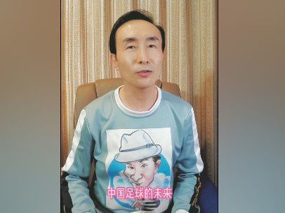 几张桌子、几把椅子、一盏小灯，这种沉浸式体验，一下子把大家带回了那段百年征程的起点，让观众能够在;初心纪念馆重温建党初期的艰辛与坚定